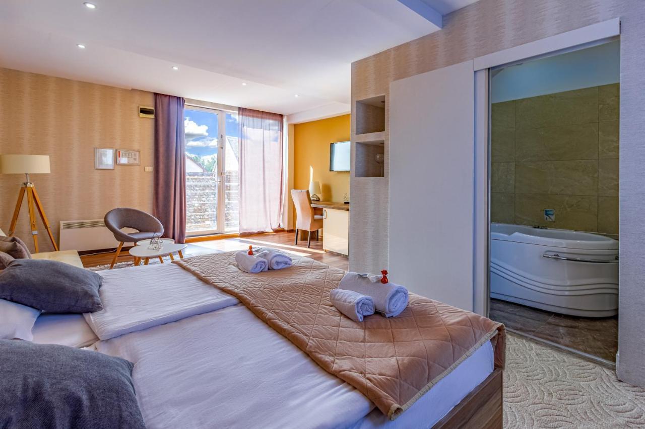 Plaza La - Night And Spa Sremska Mitrovica Ngoại thất bức ảnh