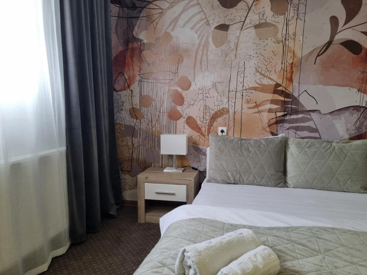 Plaza La - Night And Spa Sremska Mitrovica Ngoại thất bức ảnh