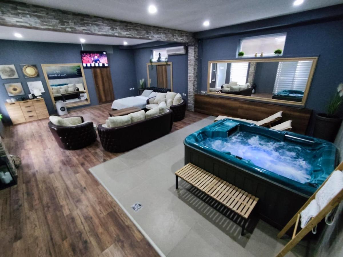 Plaza La - Night And Spa Sremska Mitrovica Ngoại thất bức ảnh