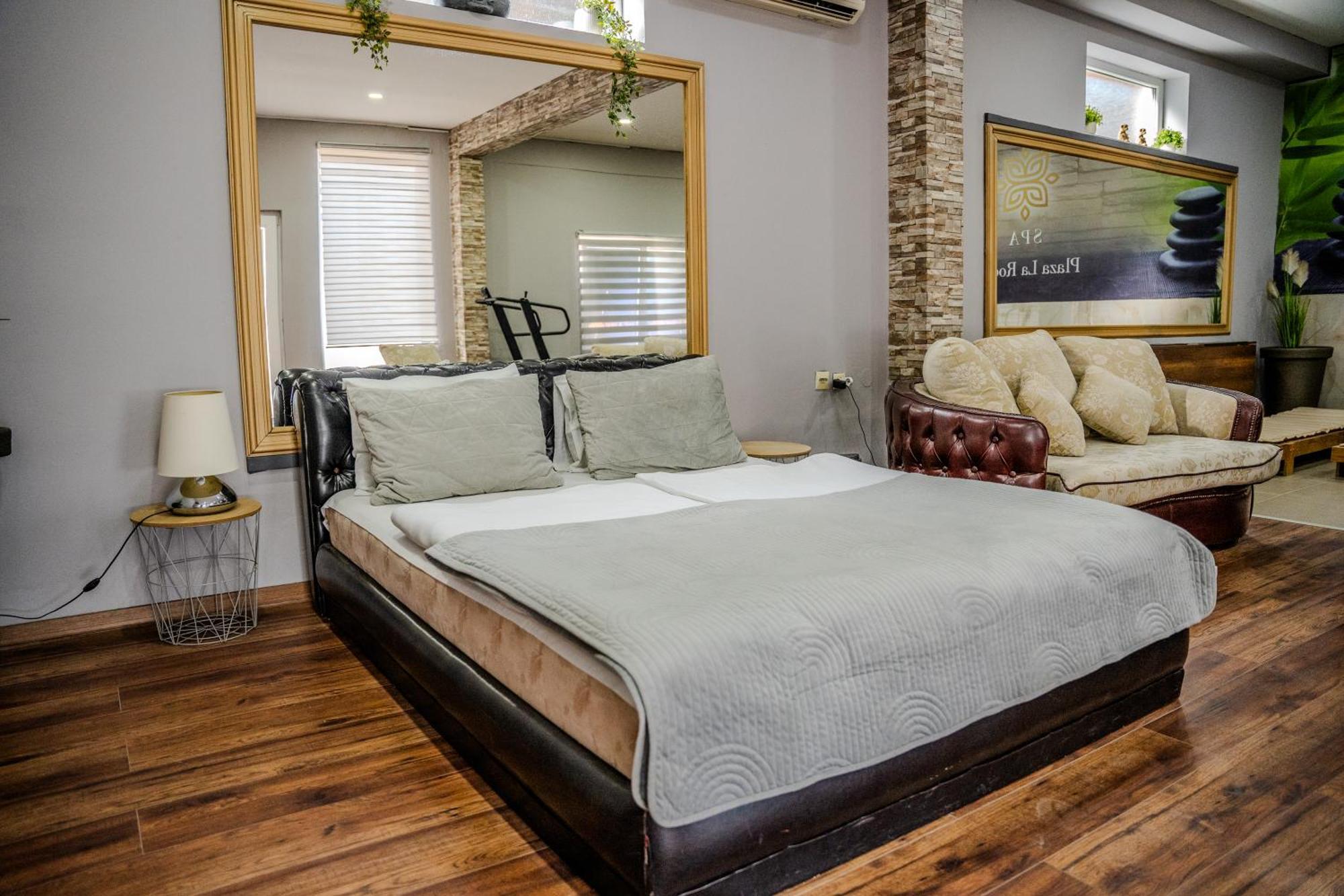 Plaza La - Night And Spa Sremska Mitrovica Ngoại thất bức ảnh