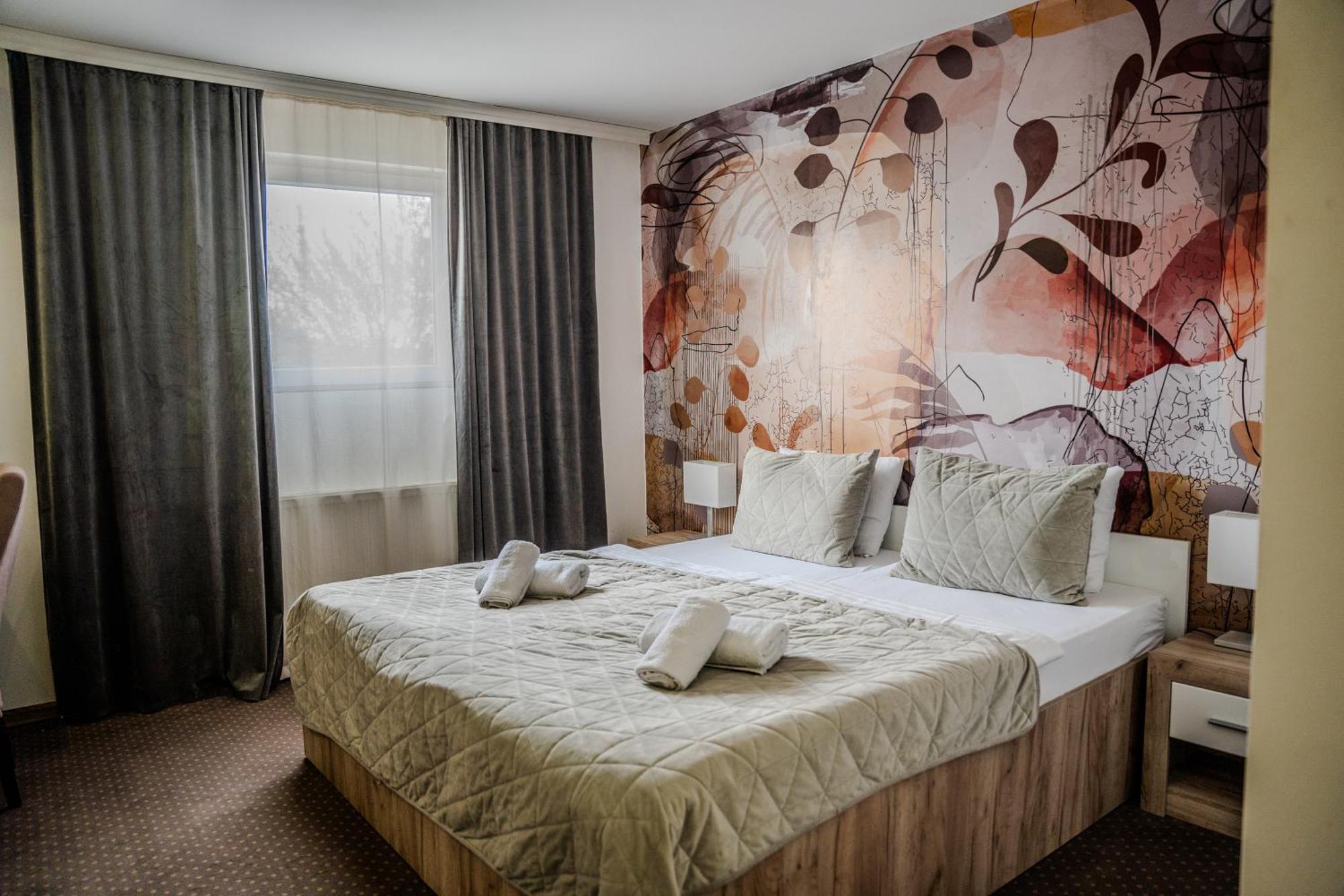 Plaza La - Night And Spa Sremska Mitrovica Ngoại thất bức ảnh