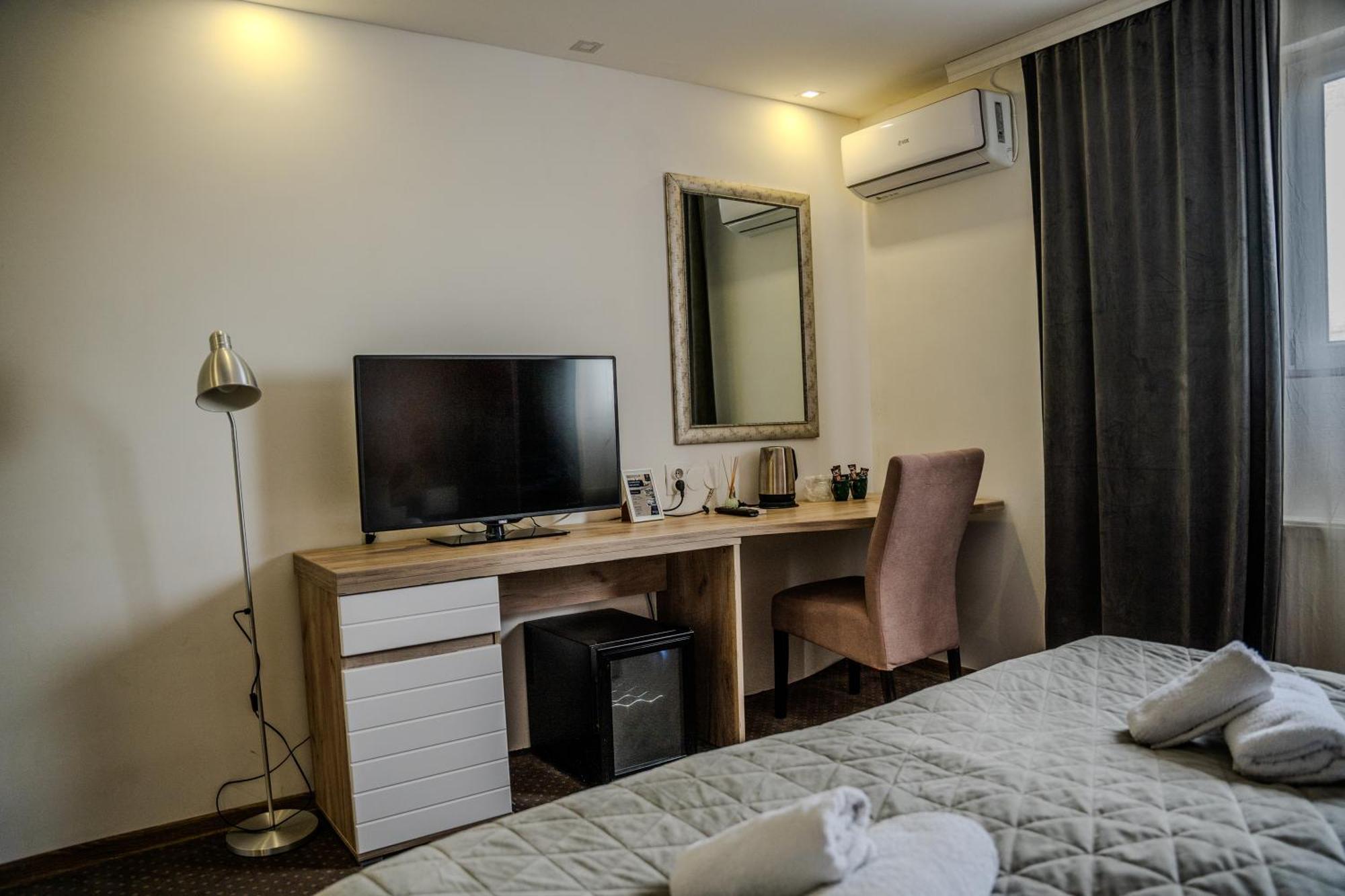 Plaza La - Night And Spa Sremska Mitrovica Ngoại thất bức ảnh