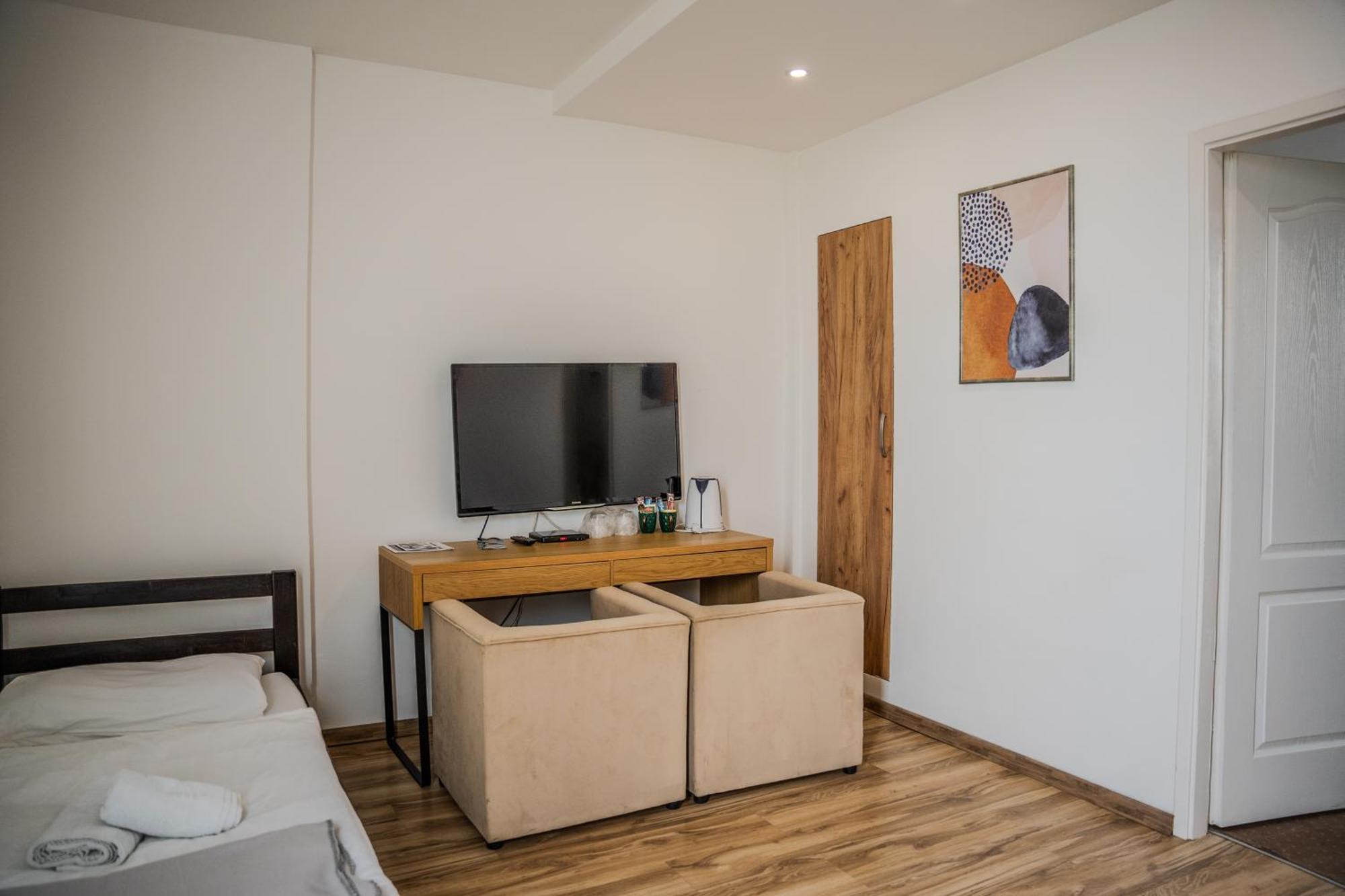 Plaza La - Night And Spa Sremska Mitrovica Ngoại thất bức ảnh