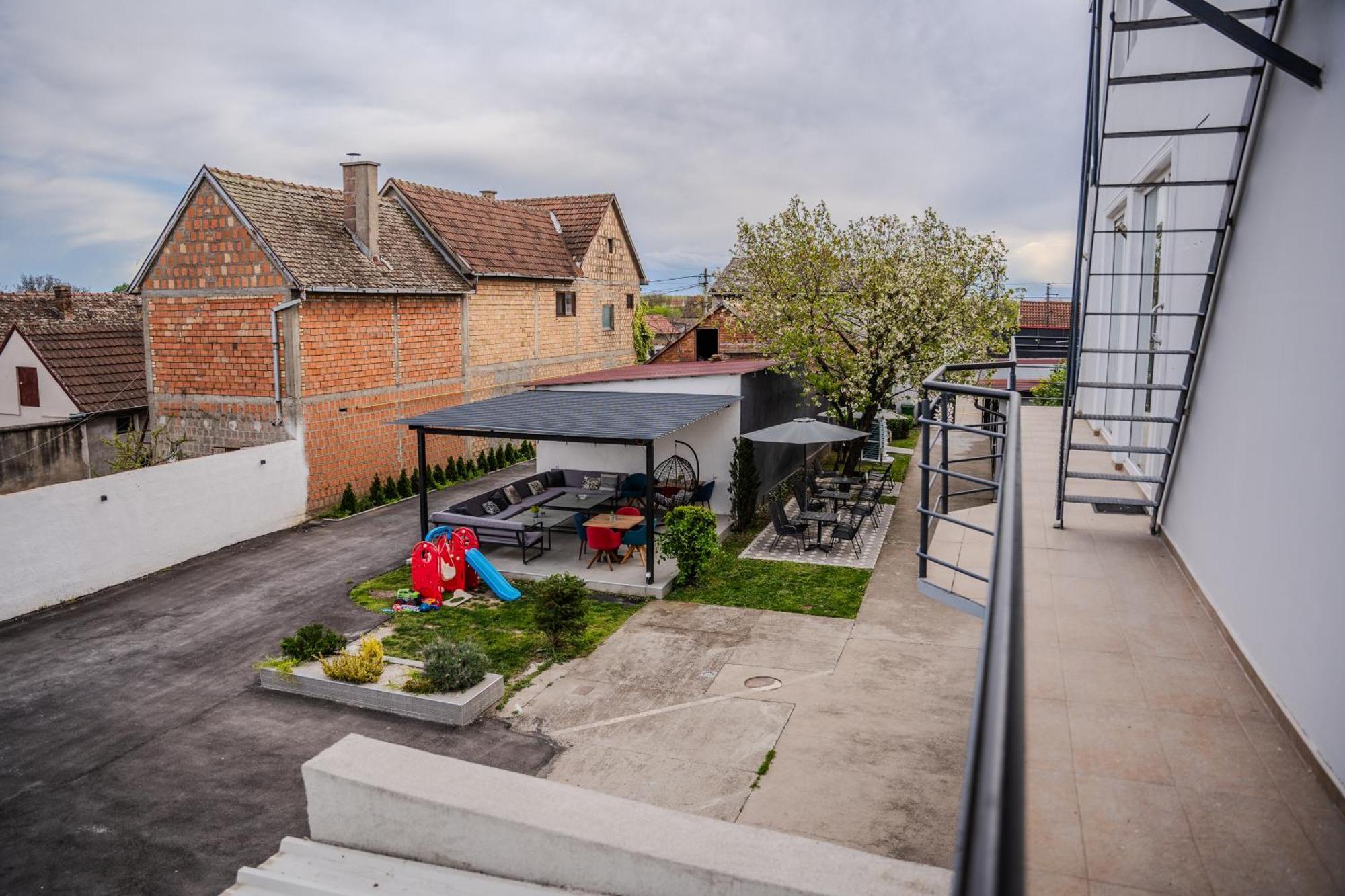 Plaza La - Night And Spa Sremska Mitrovica Ngoại thất bức ảnh