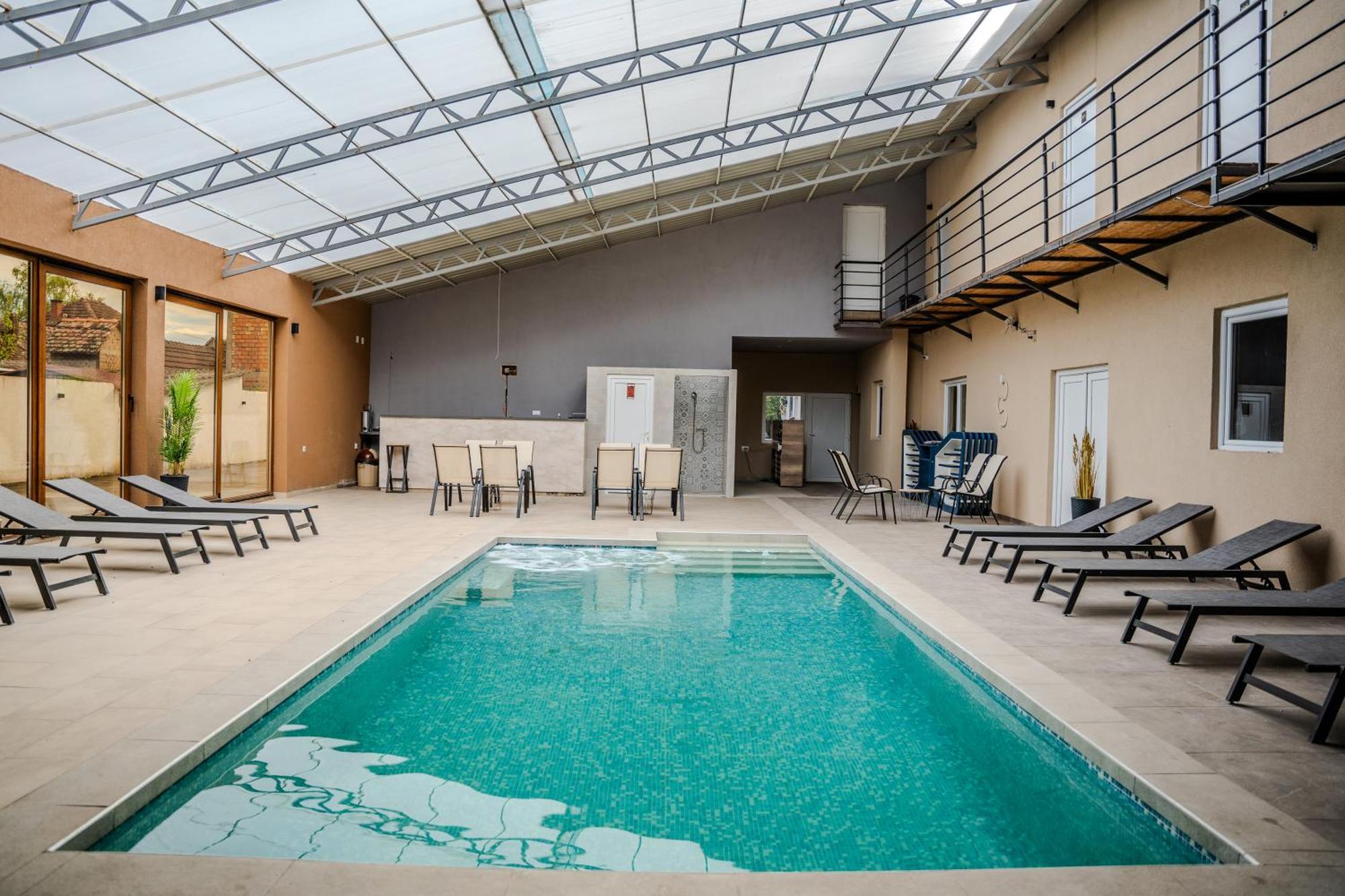Plaza La - Night And Spa Sremska Mitrovica Ngoại thất bức ảnh
