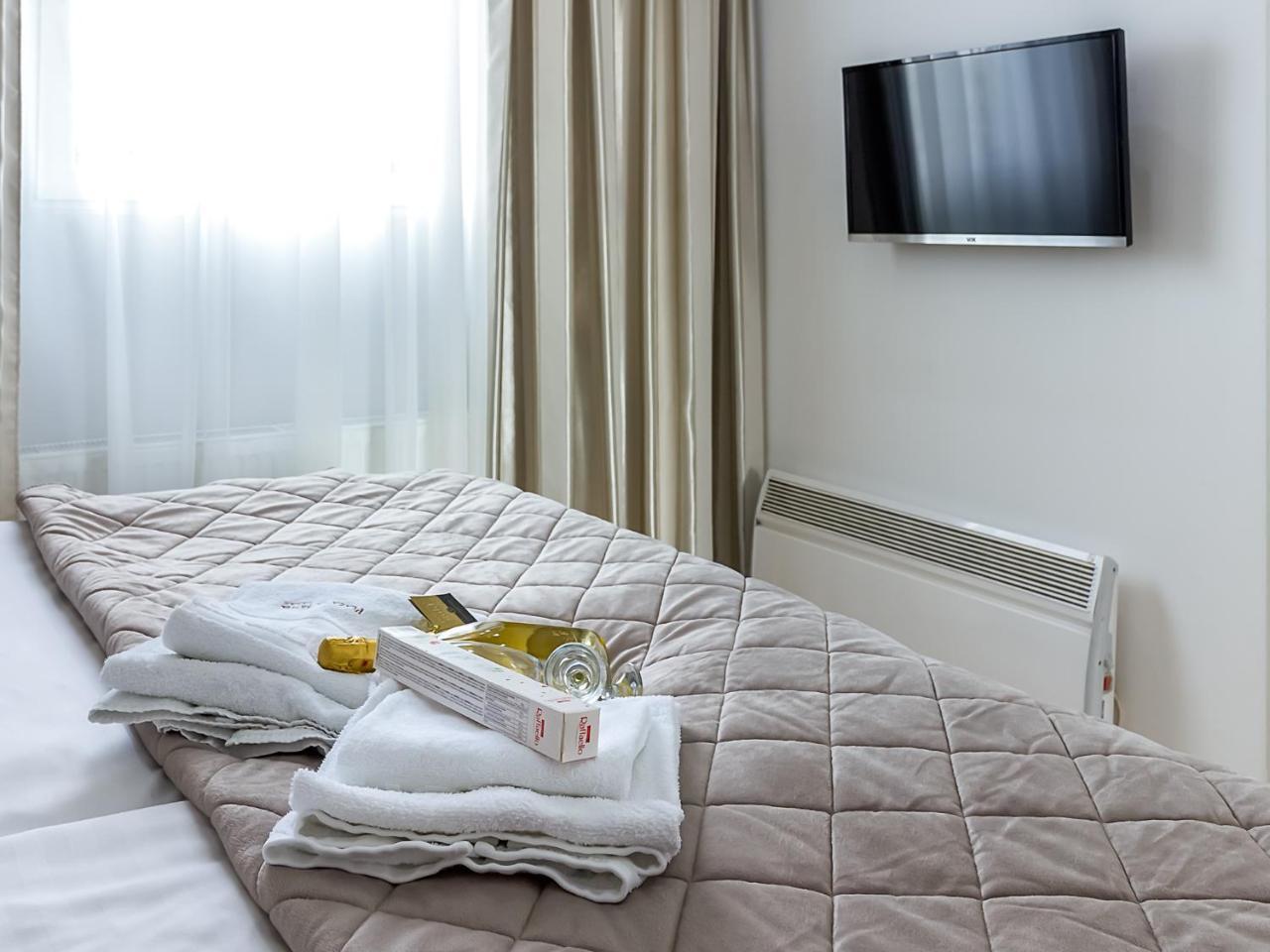 Plaza La - Night And Spa Sremska Mitrovica Ngoại thất bức ảnh