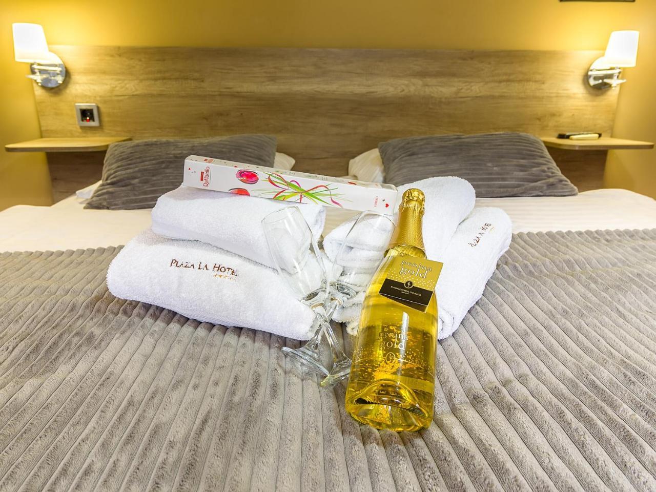 Plaza La - Night And Spa Sremska Mitrovica Ngoại thất bức ảnh