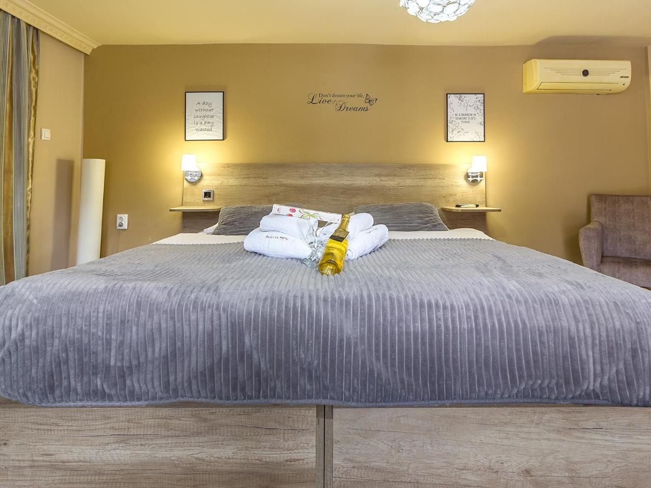 Plaza La - Night And Spa Sremska Mitrovica Ngoại thất bức ảnh